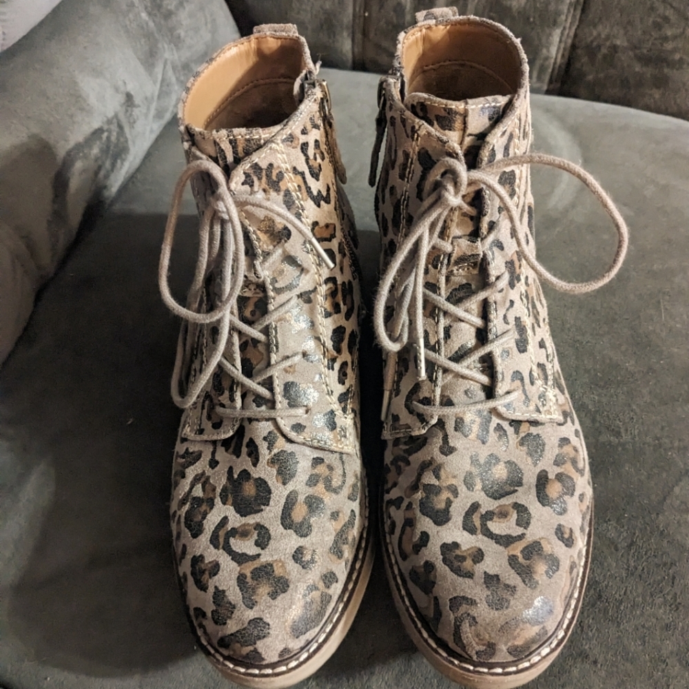 Ladies size 6 Comfortiva Align animal print zip up boots